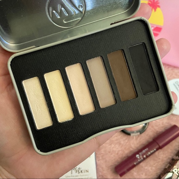 MAKEUP Bundle - Picture 6 of 12